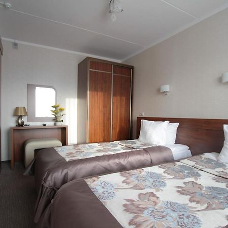 40 Let Pobedy Hotel Minsk Eksteriør billede