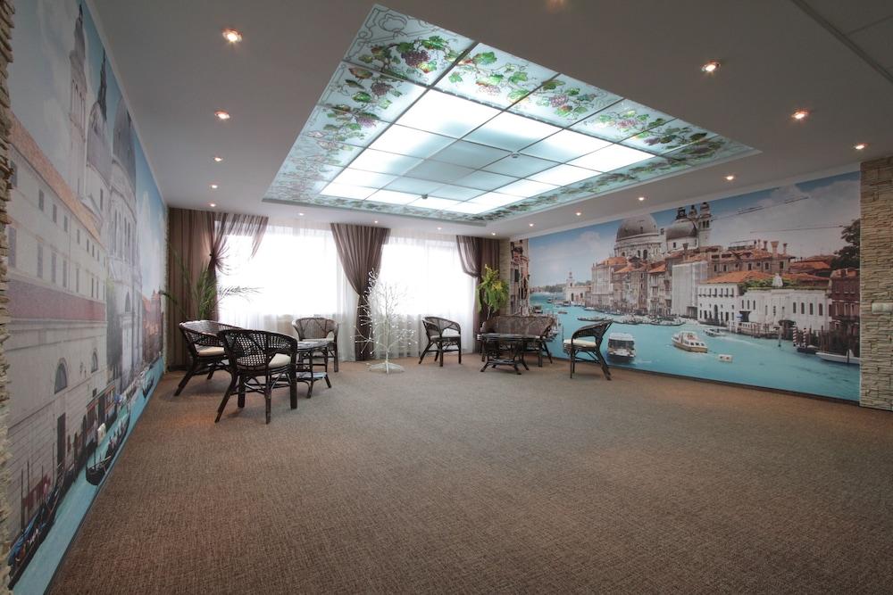40 Let Pobedy Hotel Minsk Eksteriør billede