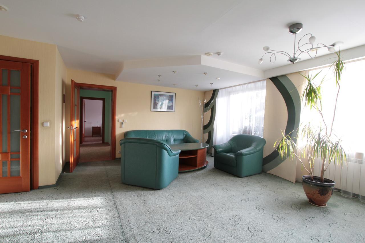 40 Let Pobedy Hotel Minsk Eksteriør billede